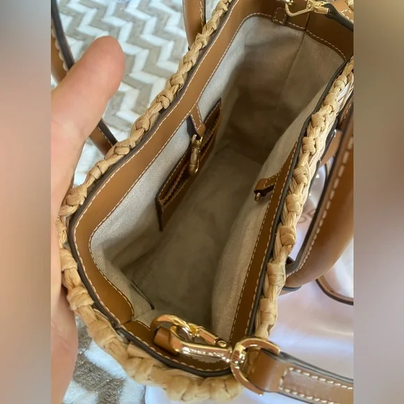 Michael Kors
MALIBU MEDIUM STRAW CROSSBODY - Picture 5 of 10